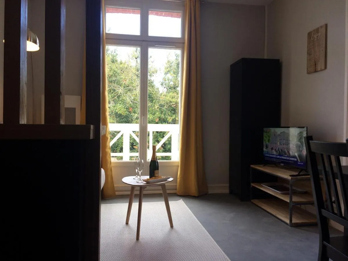 Dinard: Studio A 100 M De La Plage De L'Ecluse 0*, Dinard Frankreich